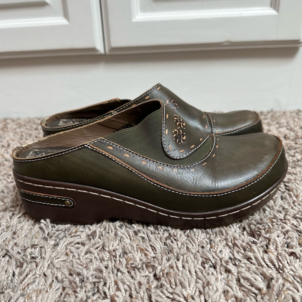 Stylish Olive Green Leather Mules